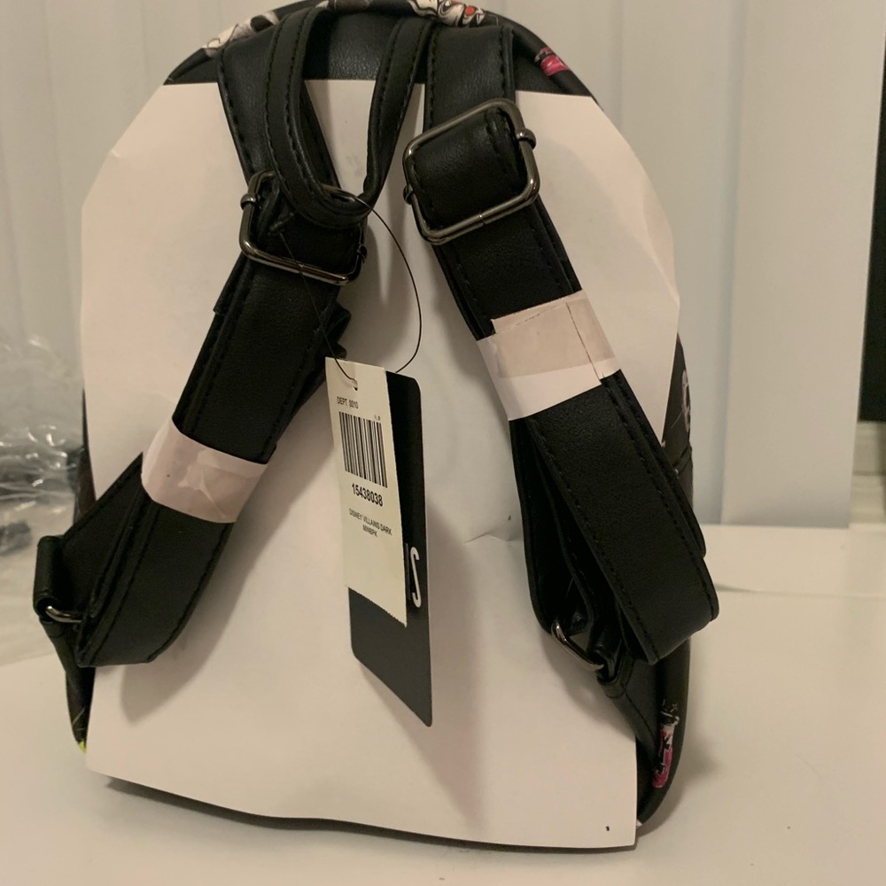 Disney loungefly villains backpack - Picture 4 of 4